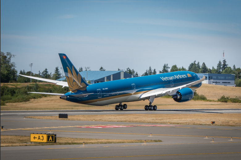 Vietnam Airlines "tiếp lửa" cho đội tuyển Việt Nam tại ASEAN CUP- Ảnh 1. Vietnam Airlines "tiếp lửa" cho đội tuyển Việt Nam tại ASEAN CUP- Ảnh 1.