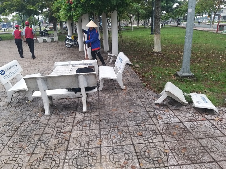 C&ocirc;ng vi&ecirc;n trăm tỷ ở Long An hoạt động 2 năm đ&atilde; xuống cấp nặng- Ảnh 3.