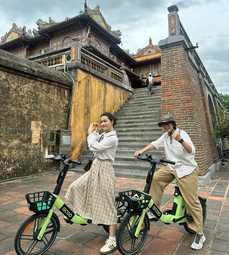 Du kh&aacute;ch th&iacute;ch th&uacute; trải nghiệm tham quan c&aacute;c điểm di t&iacute;ch Huế c&ugrave;ng xe đạp th&ocirc;ng minh- Ảnh 9.