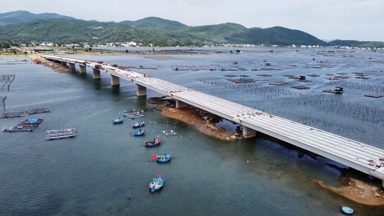 Đua tiến độ quyết ho&agrave;n th&agrave;nh cầu Thạnh Đức 265 tỷ đầu năm 2025- Ảnh 1.