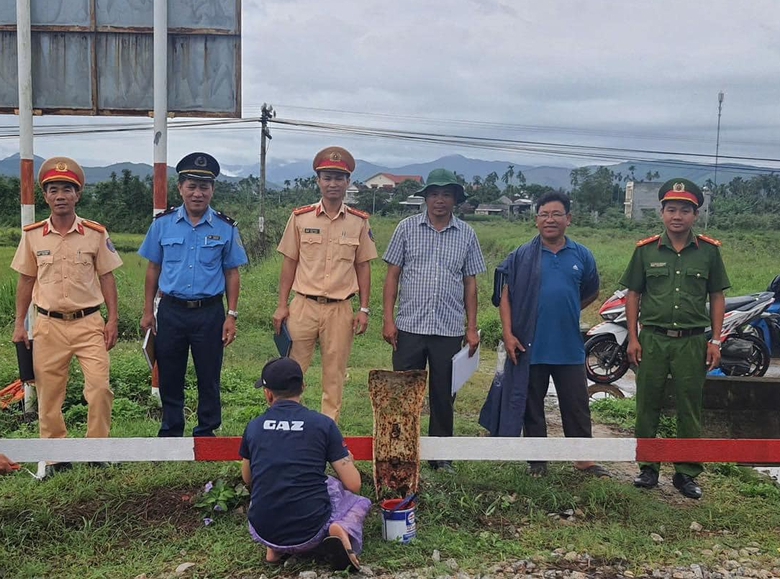 Quảng Ng&atilde;i: X&oacute;a lối đi tự mở qua đường sắt, ph&ograve;ng ngừa nguy cơ tai nạn- Ảnh 2.