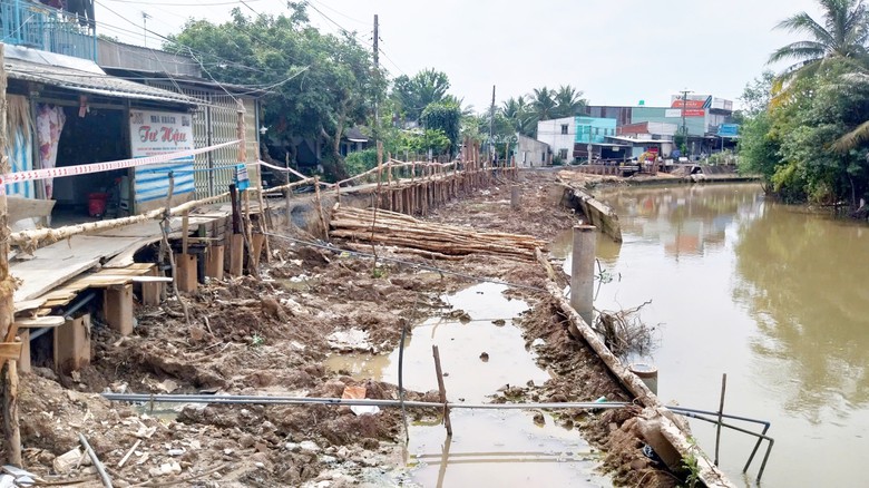 Đồng Tháp: Khắc phục tuyến đường sạt lở nhằm đảm bảo an toàn giao thông- Ảnh 4. Đồng Tháp: Khắc phục tuyến đường sạt lở nhằm đảm bảo an toàn giao thông- Ảnh 4.