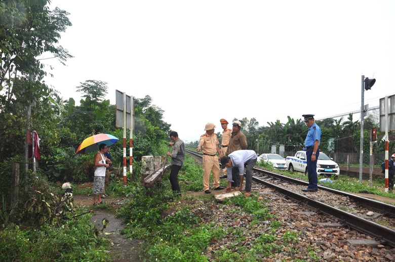 Quảng Ng&atilde;i: X&oacute;a lối đi tự mở qua đường sắt, ph&ograve;ng ngừa nguy cơ tai nạn- Ảnh 3.