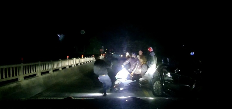 Xuy&ecirc;n đ&ecirc;m bắt 2 đối tượng mang theo s&uacute;ng qu&acirc;n dụng, vận chuyển ma t&uacute;y- Ảnh 4.