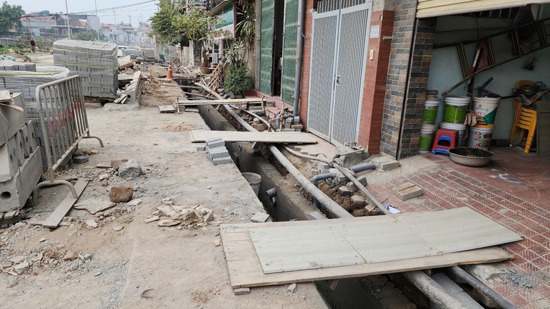 Dân khổ vì dự án nghìn tỷ thi công kiểu đối phó giữa Thủ đô- Ảnh 11. Dân khổ vì dự án nghìn tỷ thi công kiểu đối phó giữa Thủ đô- Ảnh 11.