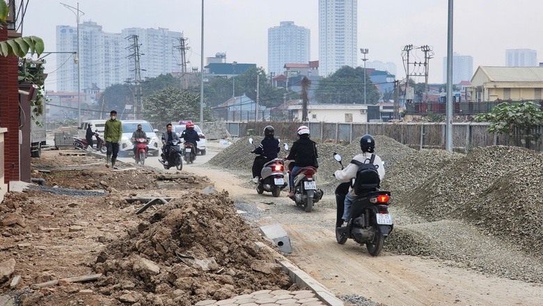 Dân khổ vì dự án nghìn tỷ thi công kiểu đối phó giữa Thủ đô- Ảnh 1. Dân khổ vì dự án nghìn tỷ thi công kiểu đối phó giữa Thủ đô- Ảnh 1.