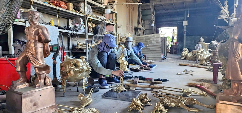 Làng đúc đồng 900 năm tuổi ở Thành Nam- Ảnh 3. Làng đúc đồng 900 năm tuổi ở Thành Nam- Ảnh 3.