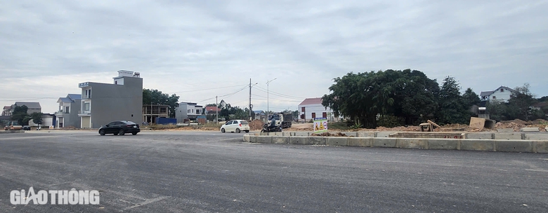 Nguy hiểm r&igrave;nh rập ở ng&atilde; tư giao cắt với đường li&ecirc;n v&ugrave;ng tại Th&aacute;i Nguy&ecirc;n- Ảnh 6.