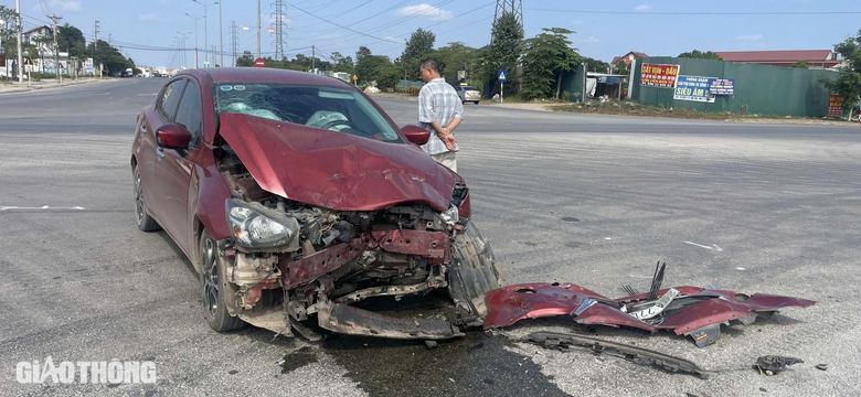 Nguy hiểm r&igrave;nh rập ở ng&atilde; tư giao cắt với đường li&ecirc;n v&ugrave;ng tại Th&aacute;i Nguy&ecirc;n- Ảnh 13.