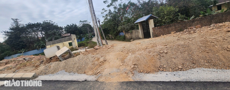 Nguy hiểm r&igrave;nh rập ở ng&atilde; tư giao cắt với đường li&ecirc;n v&ugrave;ng tại Th&aacute;i Nguy&ecirc;n- Ảnh 9.