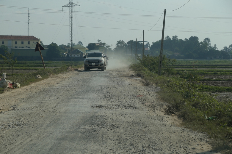 Nghệ An: Dân than cuộc sống đảo lộn vì đường xuống cấp- Ảnh 2. Nghệ An: Dân than cuộc sống đảo lộn vì đường xuống cấp- Ảnh 2.