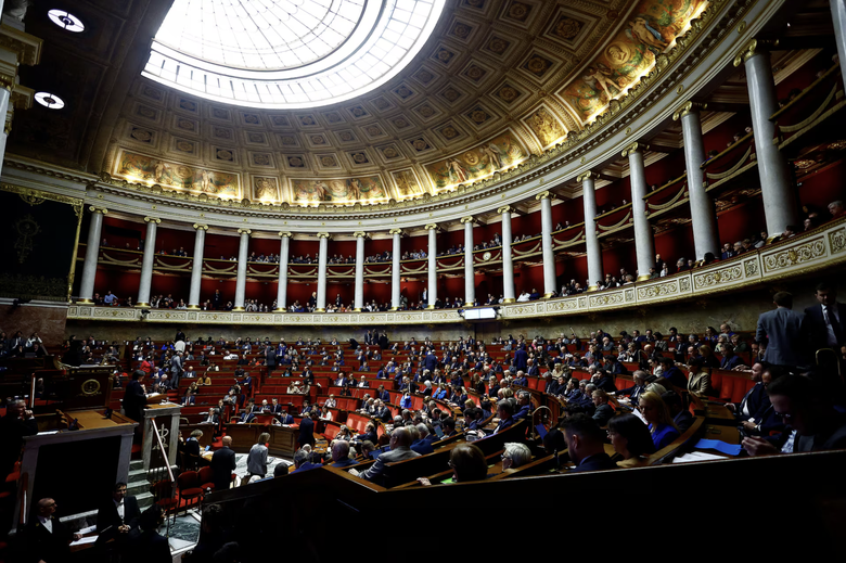 Ch&iacute;nh phủ Ph&aacute;p bị Quốc hội lật đổ, chuyện g&igrave; xảy ra tiếp theo?- Ảnh 3.