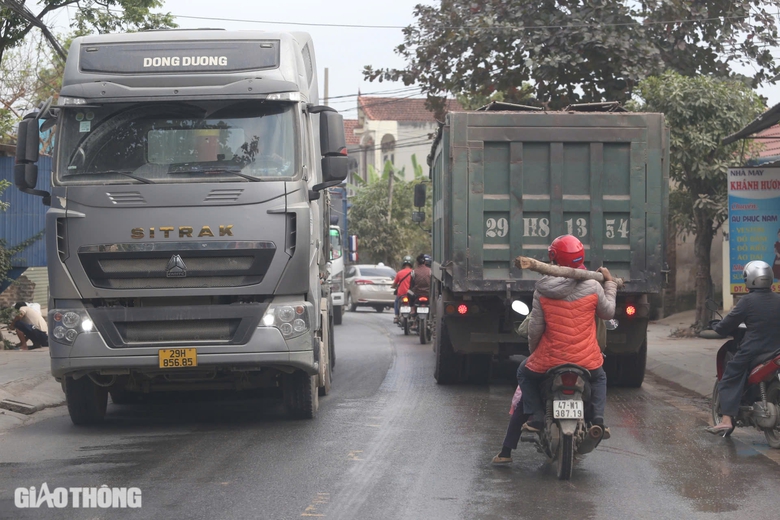 Người d&acirc;n khốn khổ lưu th&ocirc;ng tr&ecirc;n đường tỉnh 261 ở Th&aacute;i Nguy&ecirc;n- Ảnh 3.