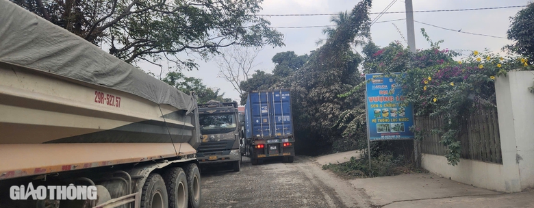 Người d&acirc;n khốn khổ lưu th&ocirc;ng tr&ecirc;n đường tỉnh 261 ở Th&aacute;i Nguy&ecirc;n- Ảnh 2.