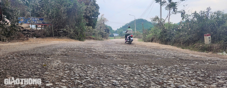 Người d&acirc;n khốn khổ lưu th&ocirc;ng tr&ecirc;n đường tỉnh 261 ở Th&aacute;i Nguy&ecirc;n- Ảnh 6.