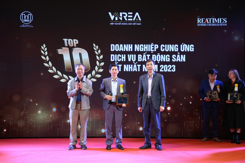 Hòa Phát đạt Top 10 doanh nghiệp cung ứng dịch vụ bất động sản tốt nhất năm 2023- Ảnh 1. Hòa Phát đạt Top 10 doanh nghiệp cung ứng dịch vụ bất động sản tốt nhất năm 2023- Ảnh 1.