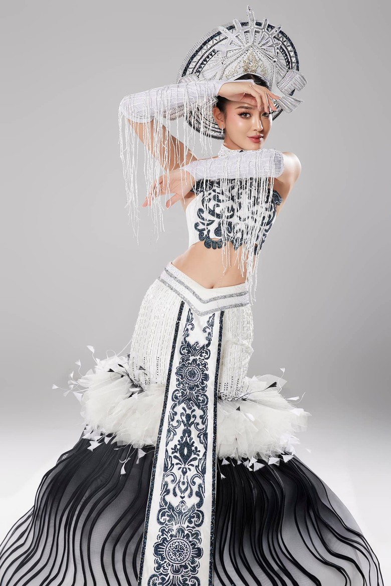 &Aacute; hậu B&ugrave;i Kh&aacute;nh Linh tr&igrave;nh diễn &ldquo;Thi&ecirc;n Hạc&rdquo; tại National Costume Miss Intercontinental 202- Ảnh 4.