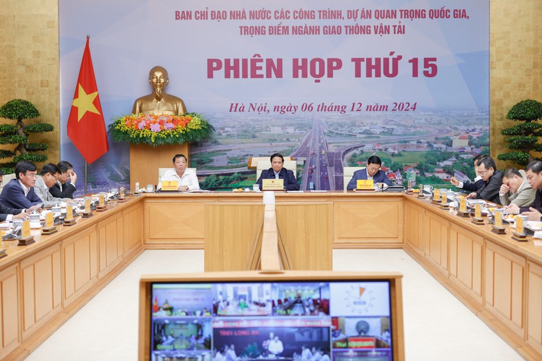 Thủ tướng: Ho&agrave;n th&agrave;nh &iacute;t nhất 3.000 km cao tốc l&agrave; mục ti&ecirc;u ph&aacute;p lệnh- Ảnh 2.