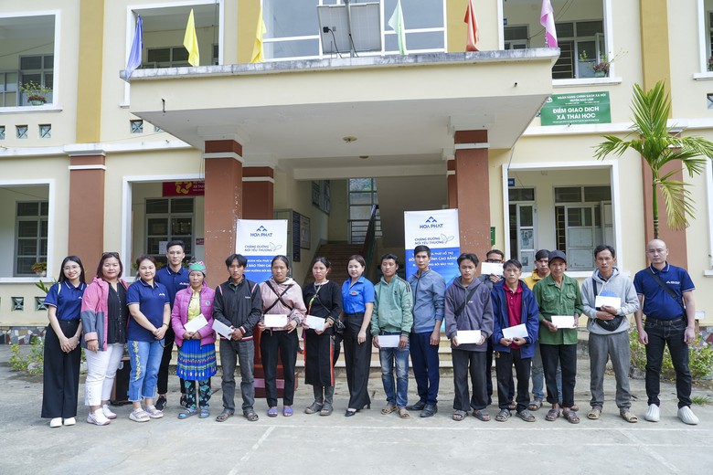 Tập đoàn Hòa Phát trao gần 1.200 suất quà tới đồng bào tỉnh Cao Bằng- Ảnh 10. Tập đoàn Hòa Phát trao gần 1.200 suất quà tới đồng bào tỉnh Cao Bằng- Ảnh 10.