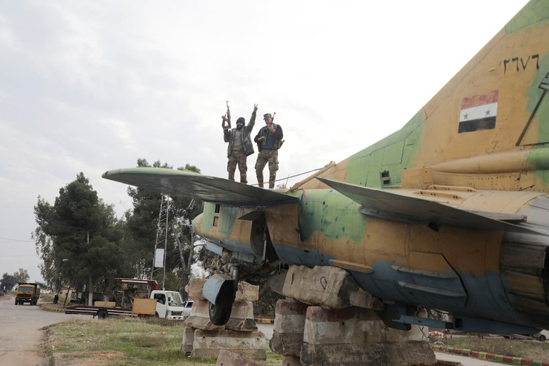 Phiến qu&acirc;n tại Syria kiểm so&aacute;t th&agrave;nh phố chiến lược, cắt đứt kết nối thủ đ&ocirc; với bờ biển- Ảnh 1.
