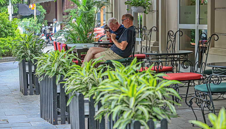 Cho thuê vỉa hè vẫn cần không gian cho người đi bộ- Ảnh 1. Cho thuê vỉa hè vẫn cần không gian cho người đi bộ- Ảnh 1.