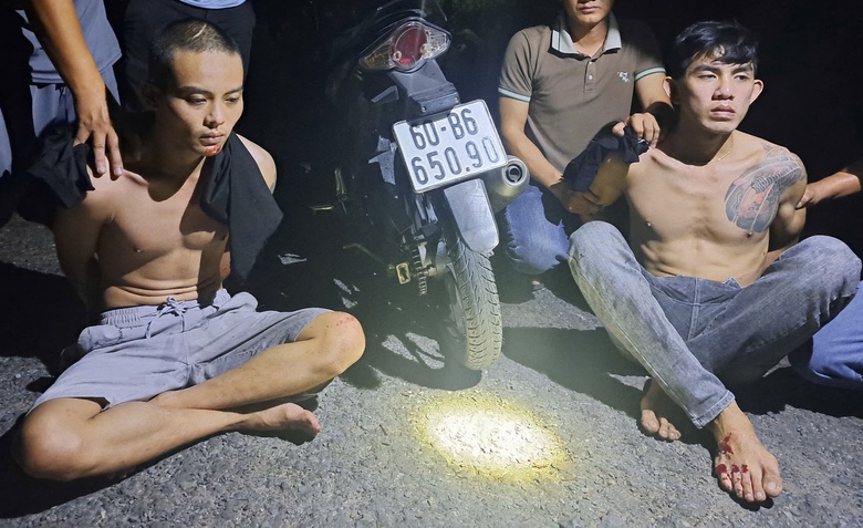 Bắt ba đối tượng dỡ n&oacute;c nh&agrave; d&acirc;n v&agrave;o trộm t&agrave;i sản- Ảnh 1.