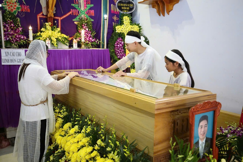 Chồng mất v&igrave; tai nạn, vợ tật nguyền gồng g&aacute;nh nu&ocirc;i 3 con nhỏ- Ảnh 2.