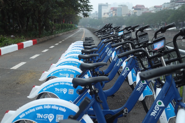 H&agrave; Nội: Ch&iacute;nh thức kh&aacute;nh th&agrave;nh l&agrave;n đường ri&ecirc;ng cho xe đạp- Ảnh 2.