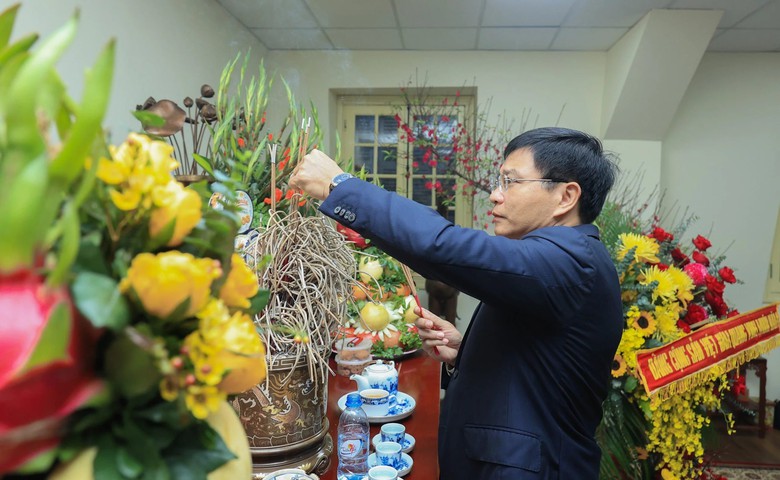 L&atilde;nh đạo Bộ GTVT d&acirc;ng hương Chủ tịch Hồ Ch&iacute; Minh nh&acirc;n ng&agrave;y th&agrave;nh lập Đảng- Ảnh 3.