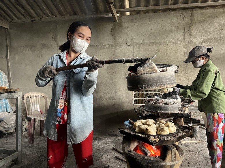 Làng bánh thuẫn truyền thống Quảng Ngãi tất bật ngày cận Tết- Ảnh 3. Làng bánh thuẫn truyền thống Quảng Ngãi tất bật ngày cận Tết- Ảnh 3.