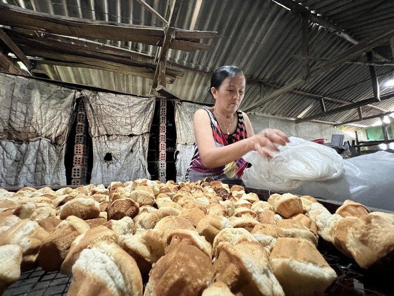 Làng bánh thuẫn truyền thống Quảng Ngãi tất bật ngày cận Tết- Ảnh 7. Làng bánh thuẫn truyền thống Quảng Ngãi tất bật ngày cận Tết- Ảnh 7.