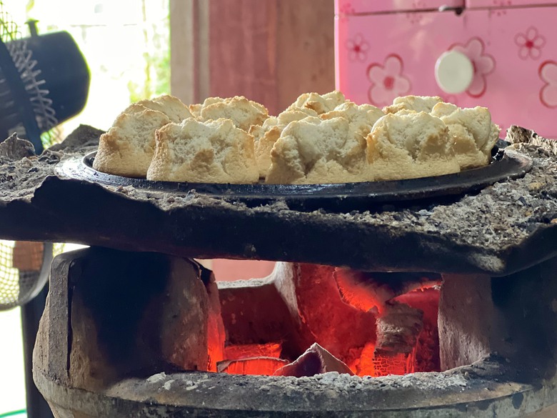 Làng bánh thuẫn truyền thống Quảng Ngãi tất bật ngày cận Tết- Ảnh 8. Làng bánh thuẫn truyền thống Quảng Ngãi tất bật ngày cận Tết- Ảnh 8.