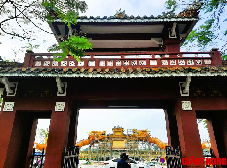 Lộ diện cặp linh vật khổng lồ “lưỡng long chầu nguyệt” ở Cố đô Huế- Ảnh 2. Lộ diện cặp linh vật khổng lồ “lưỡng long chầu nguyệt” ở Cố đô Huế- Ảnh 2.