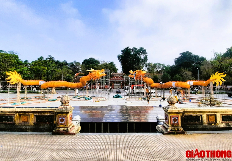 Lộ diện cặp linh vật khổng lồ “lưỡng long chầu nguyệt” ở Cố đô Huế- Ảnh 5. Lộ diện cặp linh vật khổng lồ “lưỡng long chầu nguyệt” ở Cố đô Huế- Ảnh 5.
