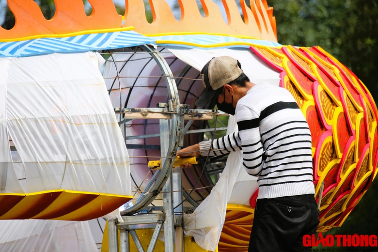 Lộ diện cặp linh vật khổng lồ “lưỡng long chầu nguyệt” ở Cố đô Huế- Ảnh 7. Lộ diện cặp linh vật khổng lồ “lưỡng long chầu nguyệt” ở Cố đô Huế- Ảnh 7.