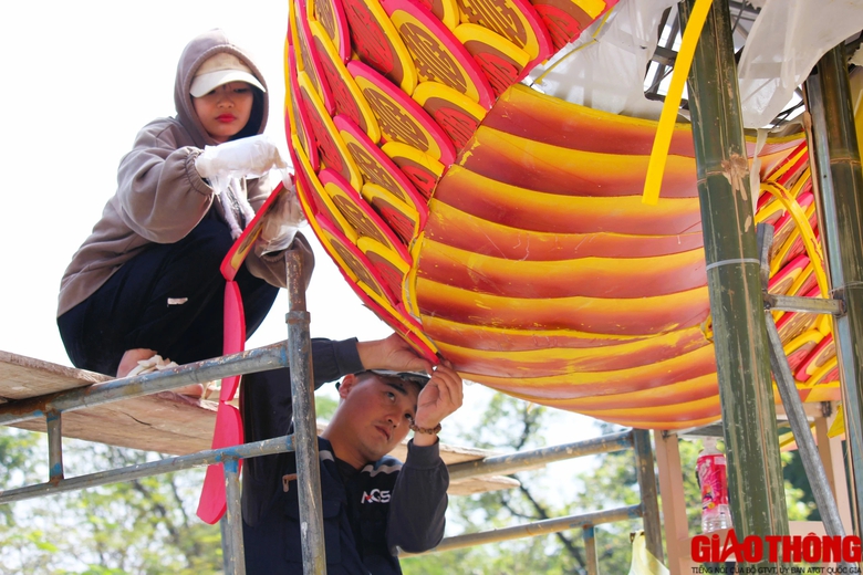 Lộ diện cặp linh vật khổng lồ “lưỡng long chầu nguyệt” ở Cố đô Huế- Ảnh 11. Lộ diện cặp linh vật khổng lồ “lưỡng long chầu nguyệt” ở Cố đô Huế- Ảnh 11.