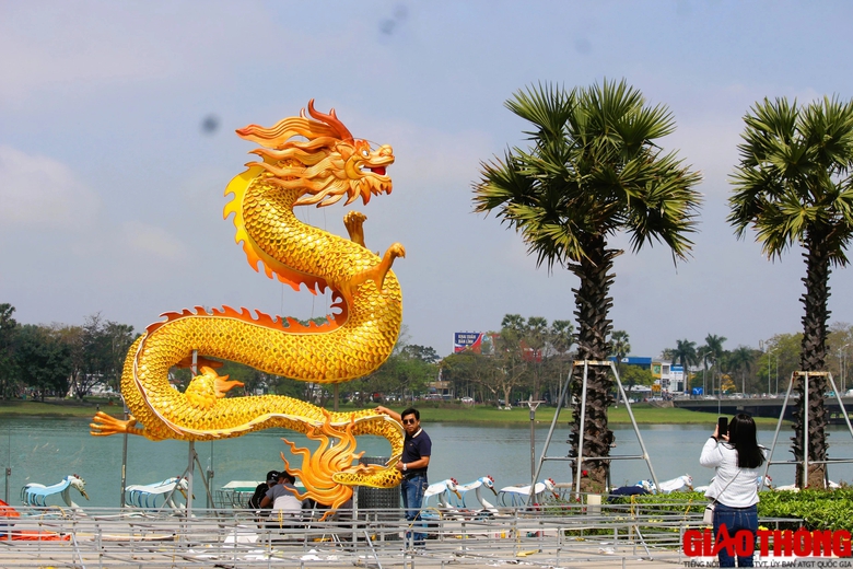 Lộ diện cặp linh vật khổng lồ “lưỡng long chầu nguyệt” ở Cố đô Huế- Ảnh 13. Lộ diện cặp linh vật khổng lồ “lưỡng long chầu nguyệt” ở Cố đô Huế- Ảnh 13.