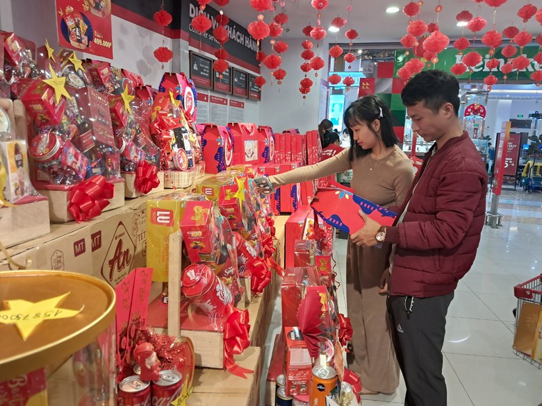 Nhiều siêu thị mở cửa đến 23h để người dân sắm Tết- Ảnh 1. Nhiều siêu thị mở cửa đến 23h để người dân sắm Tết- Ảnh 1.