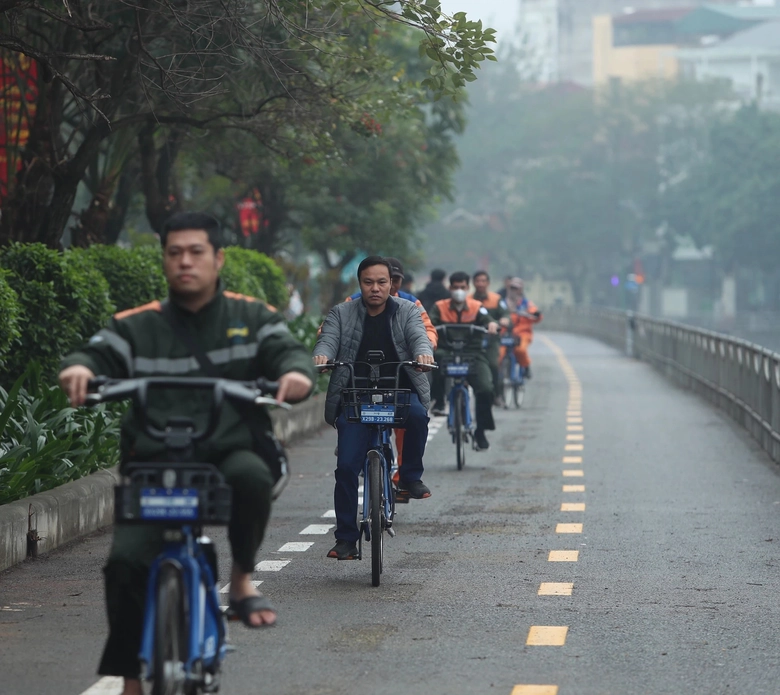 H&agrave; Nội: Ch&iacute;nh thức kh&aacute;nh th&agrave;nh l&agrave;n đường ri&ecirc;ng cho xe đạp- Ảnh 3.