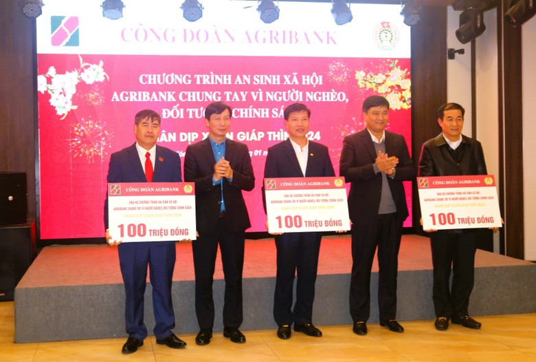Agribank triển khai chương tr&igrave;nh chung tay v&igrave; người ngh&egrave;o, đối tượng ch&iacute;nh s&aacute;ch- Ảnh 2.