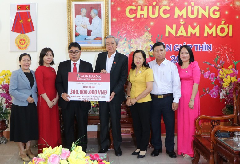 Agribank triển khai chương tr&igrave;nh chung tay v&igrave; người ngh&egrave;o, đối tượng ch&iacute;nh s&aacute;ch- Ảnh 3.