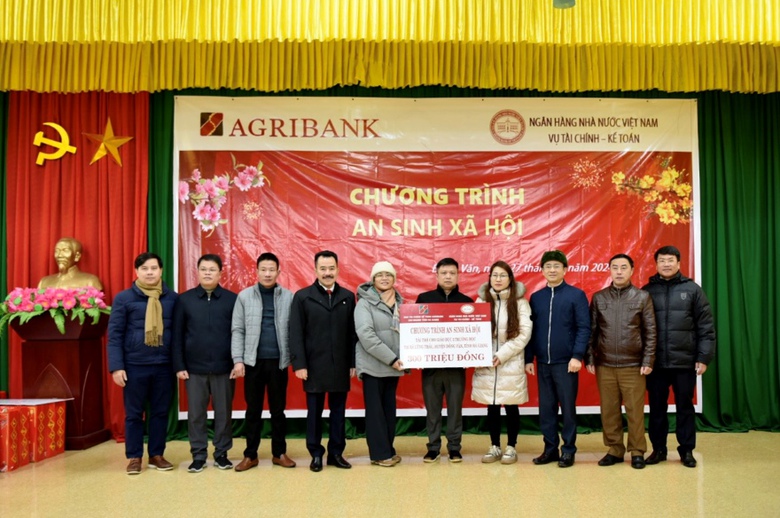 Agribank triển khai chương tr&igrave;nh chung tay v&igrave; người ngh&egrave;o, đối tượng ch&iacute;nh s&aacute;ch- Ảnh 4.