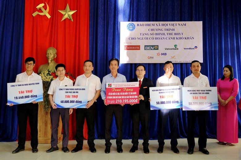 Agribank triển khai chương tr&igrave;nh chung tay v&igrave; người ngh&egrave;o, đối tượng ch&iacute;nh s&aacute;ch- Ảnh 5.
