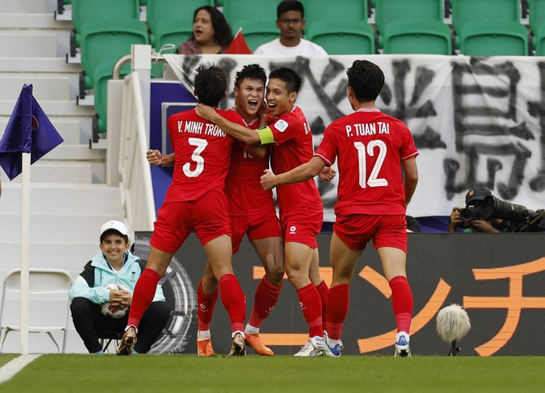 Asian Cup: Bị loại sớm, tuyển Việt Nam vẫn cho H&agrave;n Quốc, Iran &ldquo;h&iacute;t kh&oacute;i&rdquo; ở thống k&ecirc; n&agrave;y- Ảnh 1.