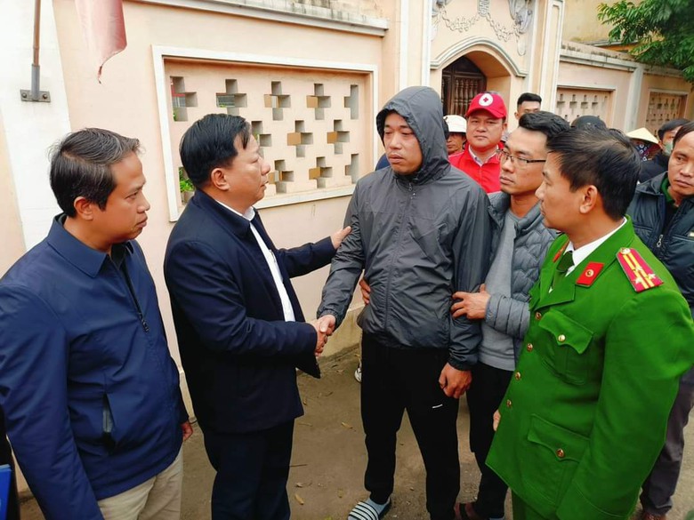 Tột c&ugrave;ng nỗi đau cha mất con, chồng mất vợ trong vụ ch&aacute;y nh&agrave; trọ ở Hải Ph&ograve;ng- Ảnh 1.