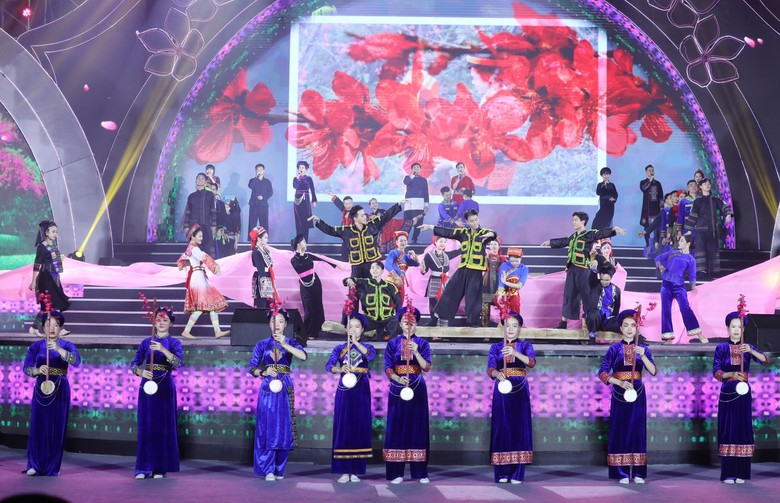 Rực rỡ Lễ hội hoa đ&agrave;o xứ Lạng- Ảnh 2.