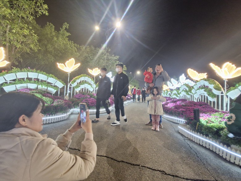 Rực rỡ Lễ hội hoa đ&agrave;o xứ Lạng- Ảnh 11.