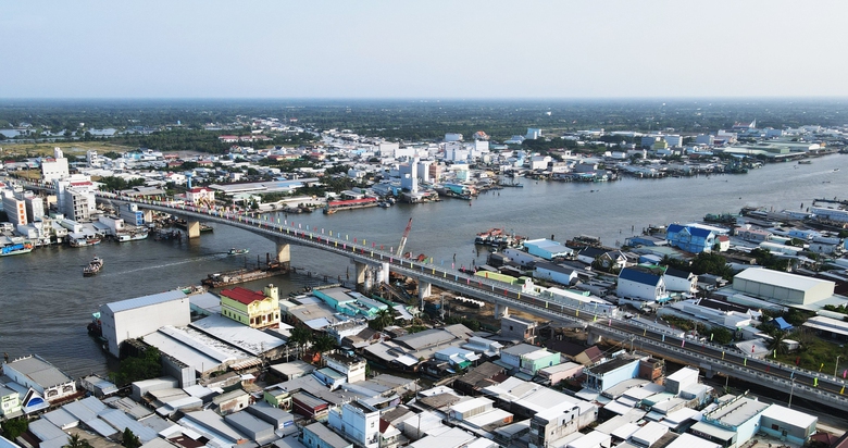 Cầu s&ocirc;ng &Ocirc;ng Đốc nh&acirc;n đ&ocirc;i niềm vui trong m&ugrave;a Xu&acirc;n- Ảnh 1.