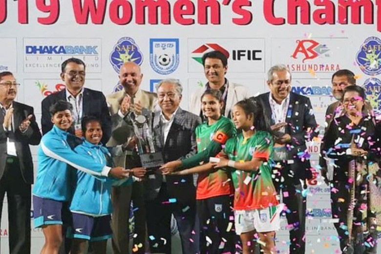 Giải b&oacute;ng đ&aacute; ở Nam &Aacute; xảy ra điều chưa từng c&oacute; trong trận chung kết- Ảnh 1.