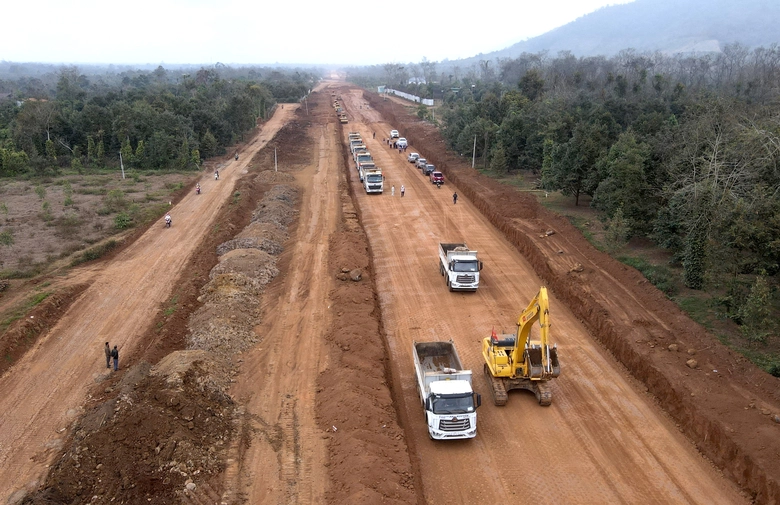 Thứ trưởng L&ecirc; Anh Tuấn c&ugrave;ng tỉnh Đắk Lắk gỡ vướng cao tốc Kh&aacute;nh H&ograve;a - Bu&ocirc;n Ma Thuột- Ảnh 2.